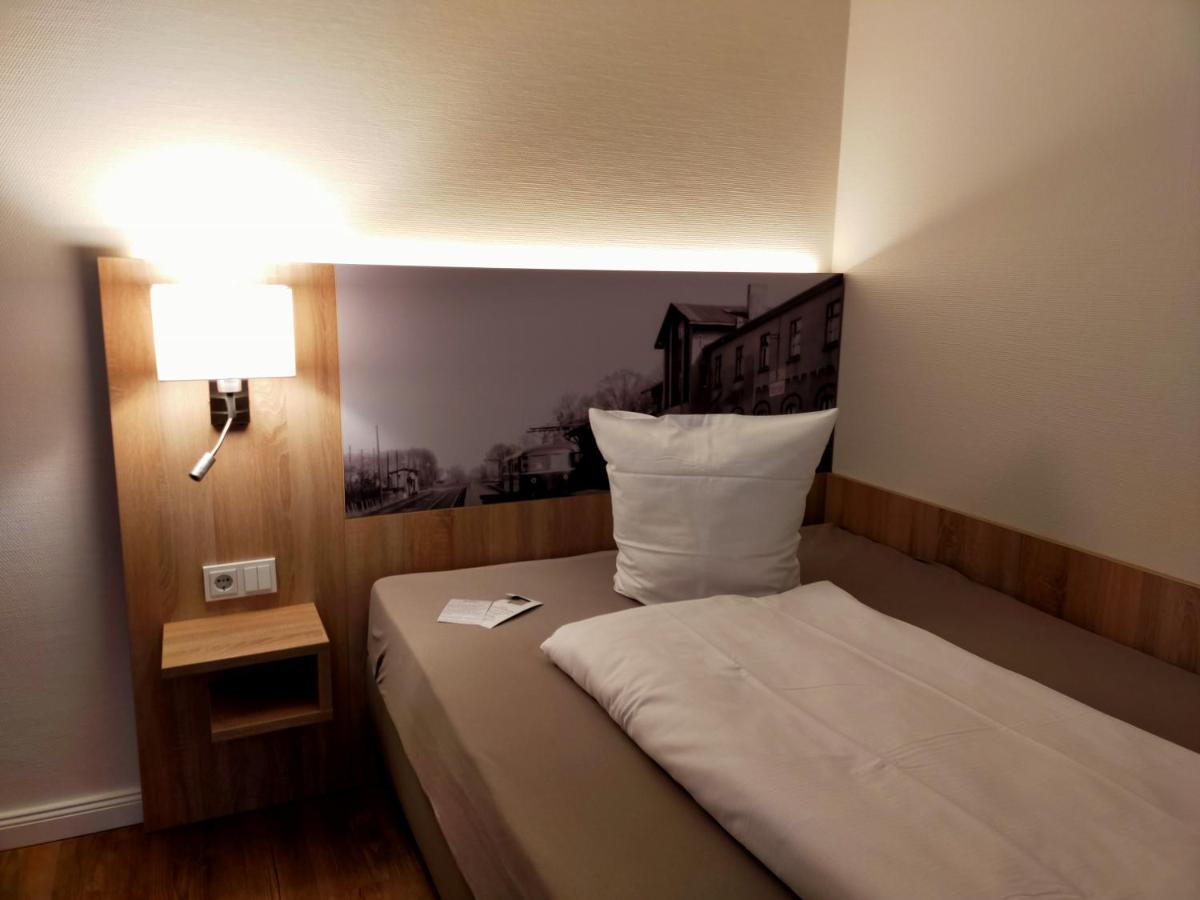 Hotel Xtra Gleis Хёрстель Экстерьер фото